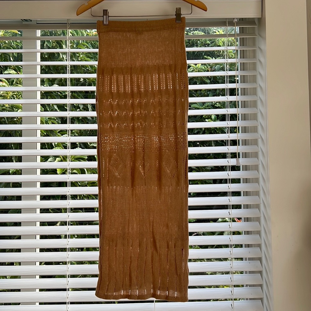 Flook the label tan/beige side slit midi skirt - XS